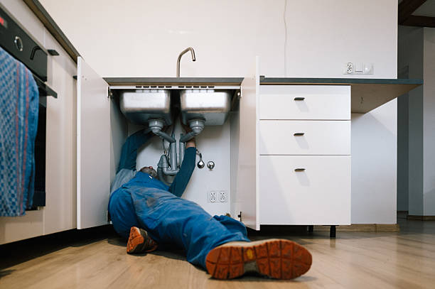 Professional Drain Cleaning technician working in Milnesand, NM